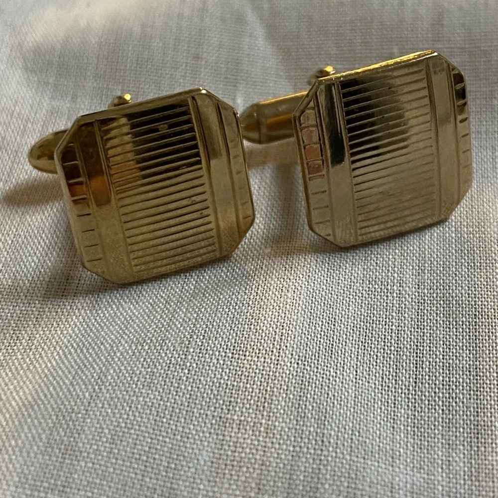 Swank Gold Tone Square Cuff links - Picture 2 of 3